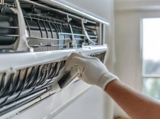 LG空调24小时网点剖析=新科空调清洗与拆卸教程